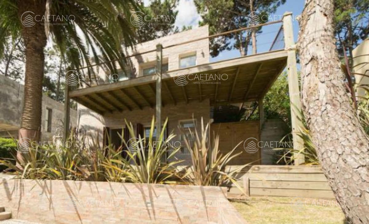 Casa moderna  y luminosa en venta  a pocas cuadras del Mar