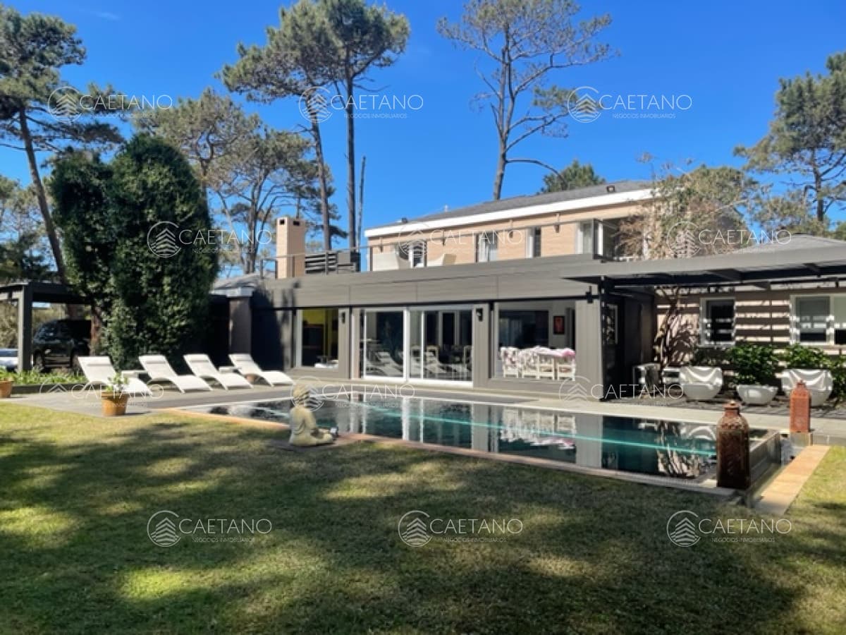 Laguna blanca casa con pisicina climatizada