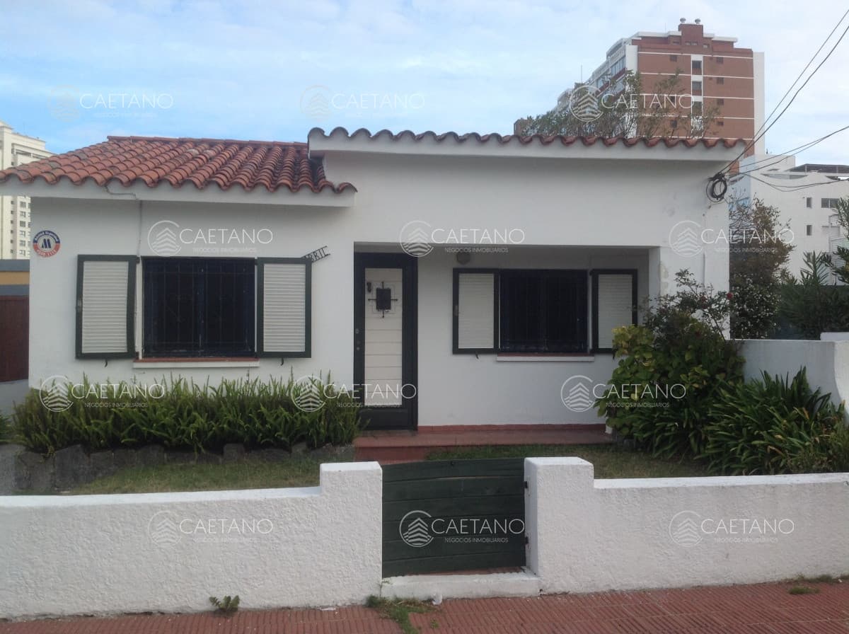 Venta de casa a una cuadra de playa Mansa y a metros de la península de Punta del Este