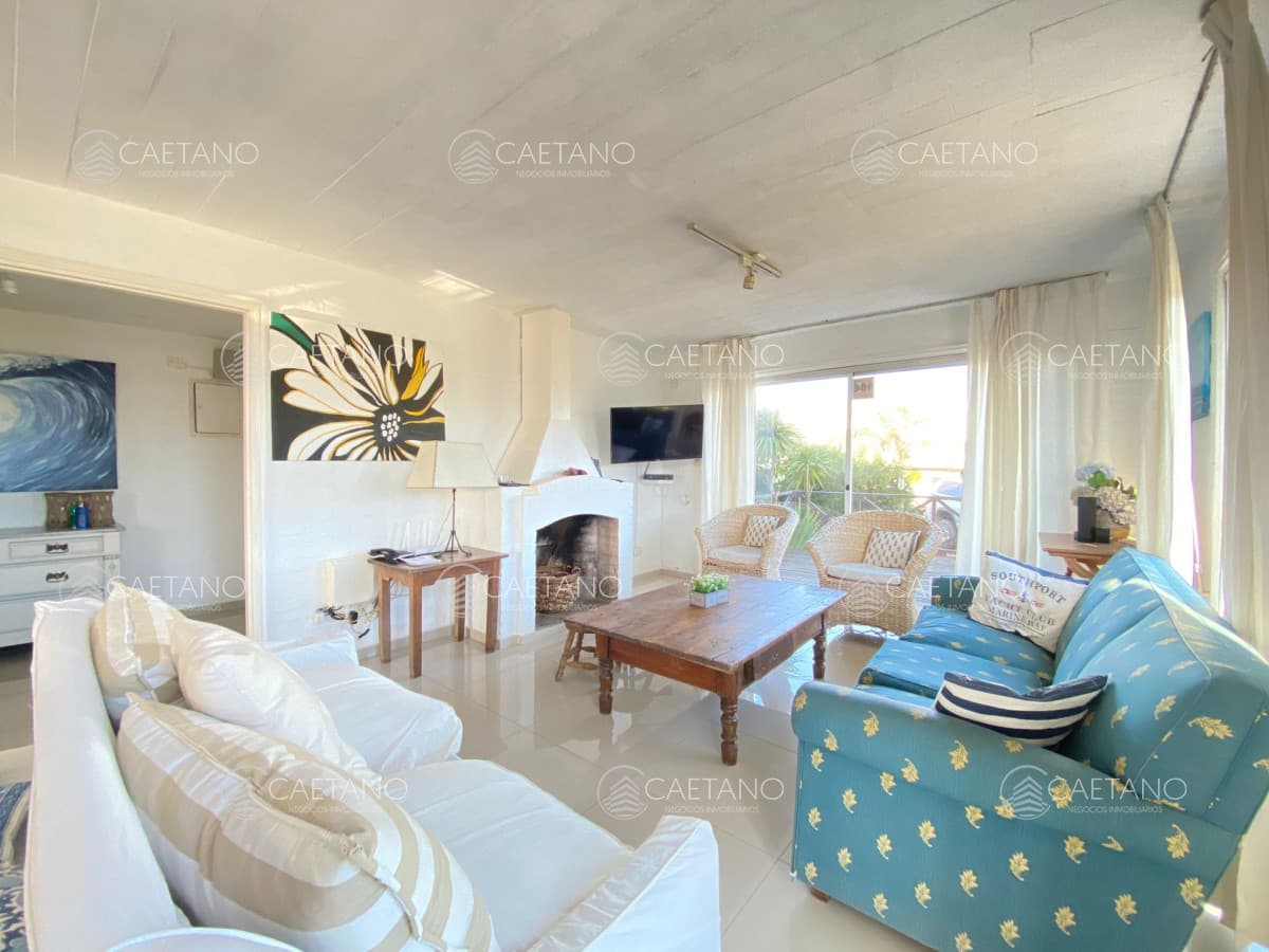 Alquiler de Casa Cuatro Dormitorios y Dependencia en La Barra — foto 3