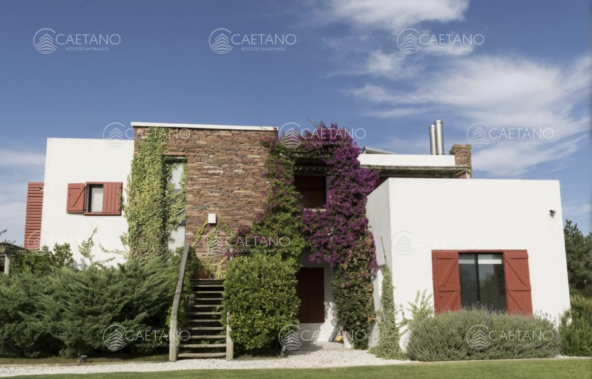 Moderna Casa de 4 suites en alquiler en Jose Ignacio