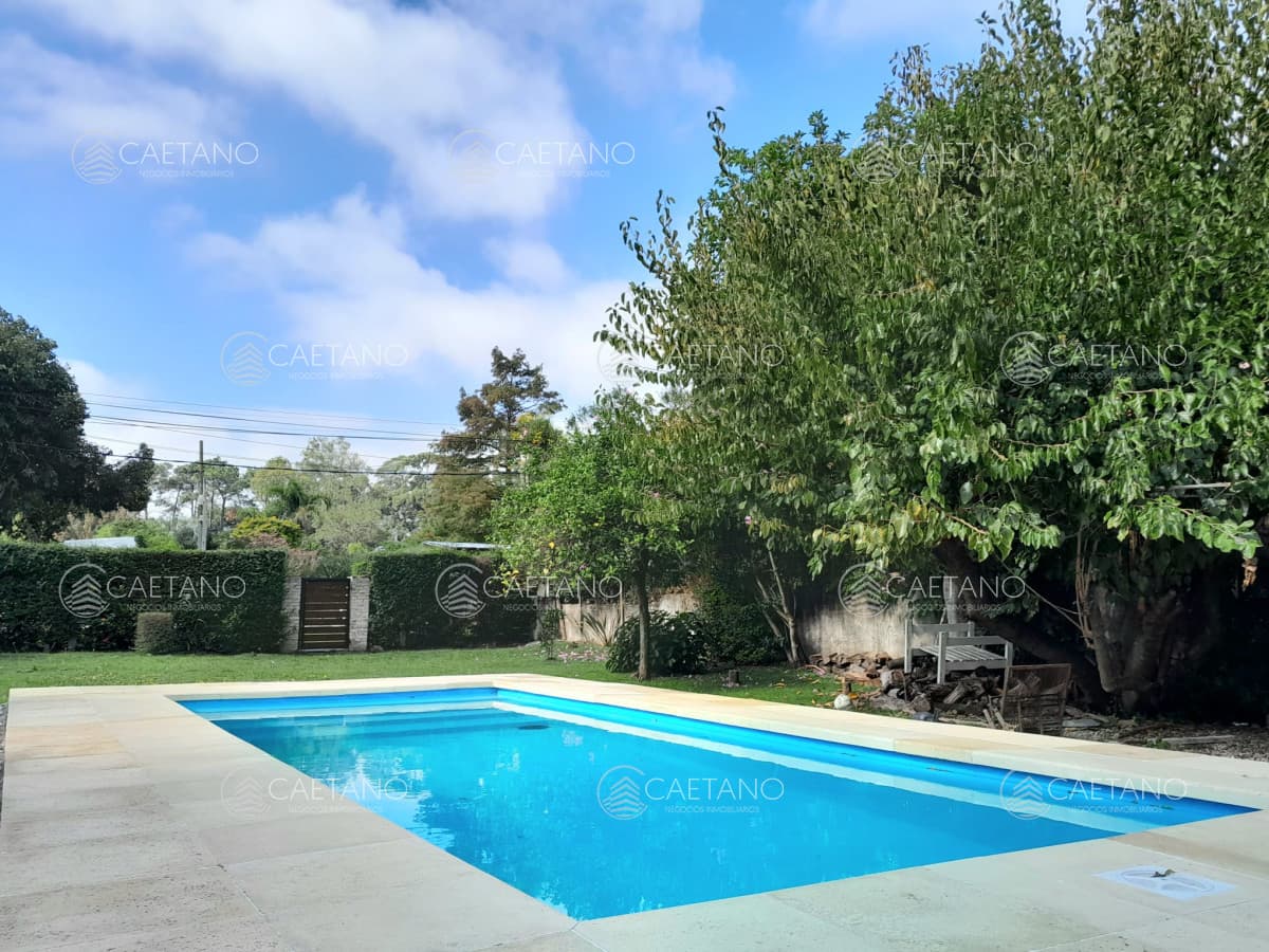 Casa de tres dormitorios en Barrio Pinares, Punta del este en Venta