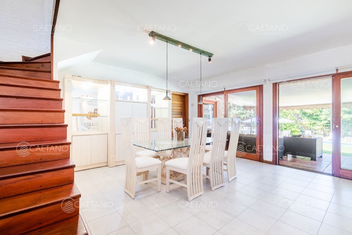 Espectacular Casa de Seis dormitorios y servicio en Venta en Lugano — foto 3