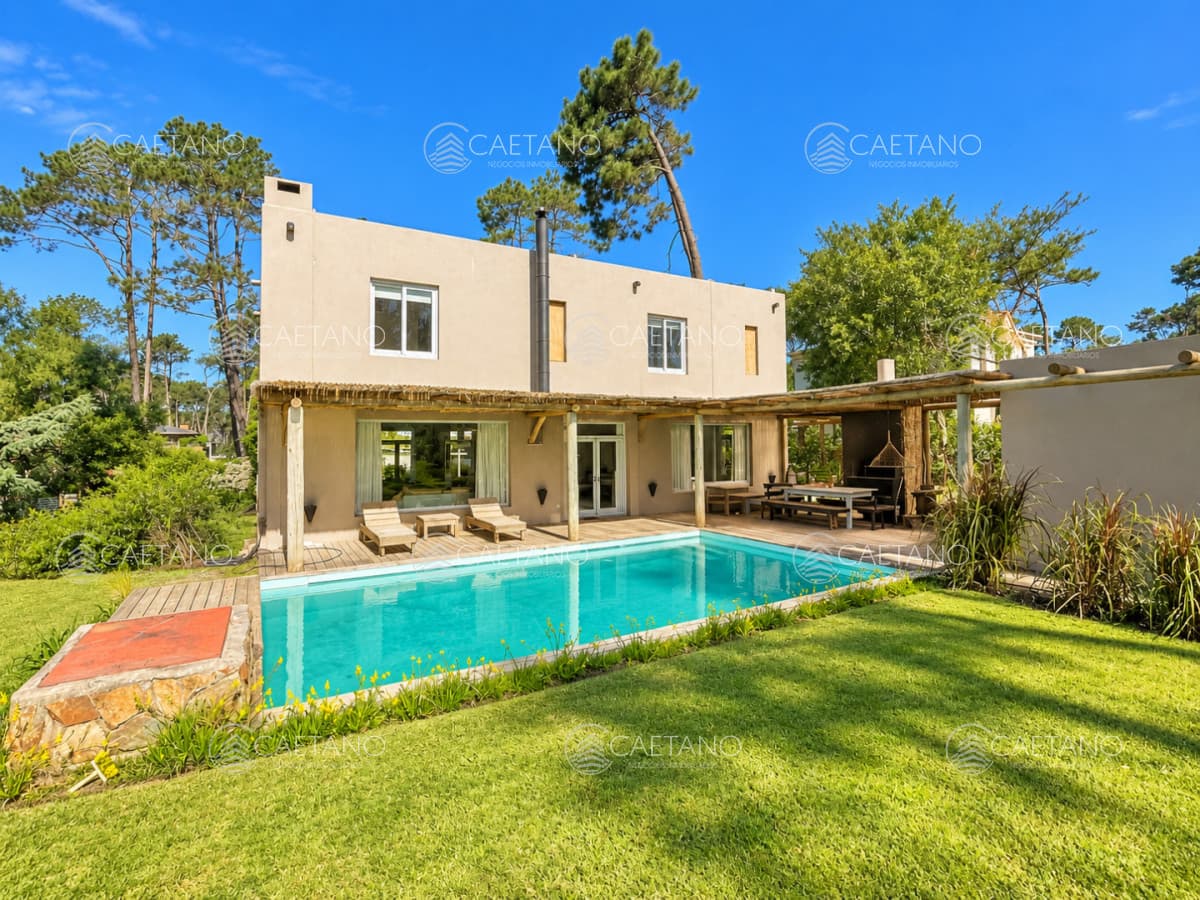 Casa en Alquiler Laguna Blanca Manantiales Punta del Este cuatro Dormitorios