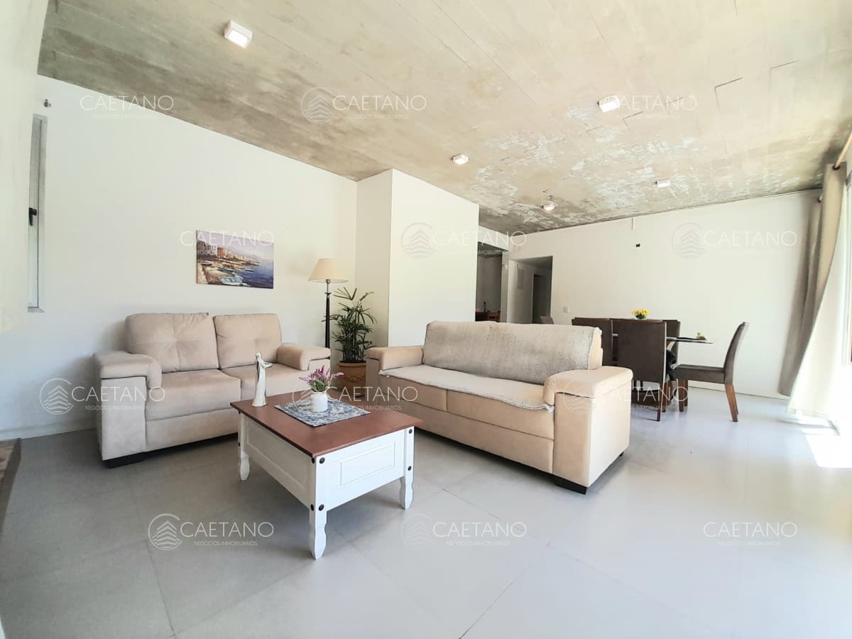 Casa de tres dormitorios a metros del mar en Manantiales con piscina y parrillero — foto 2