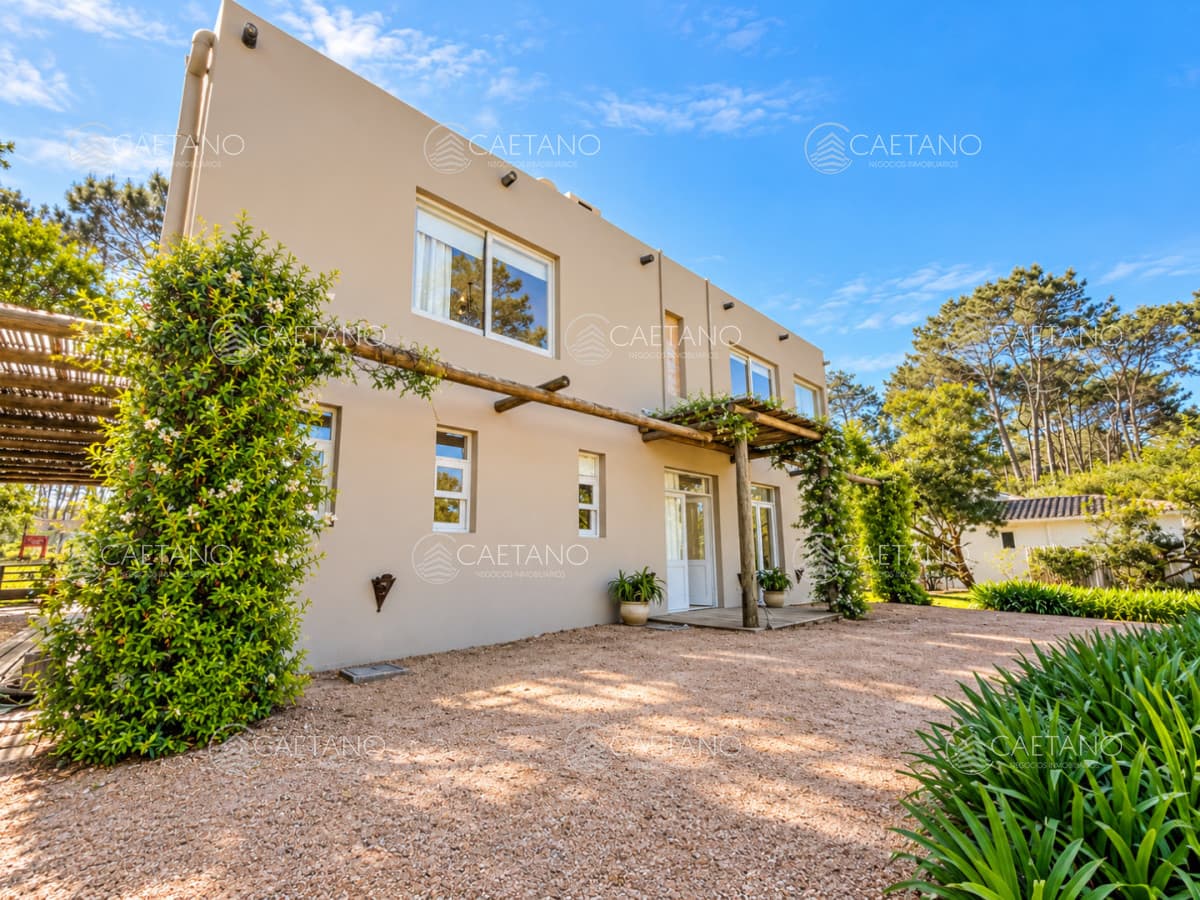 Casa en Alquiler Laguna Blanca Manantiales Punta del Este cuatro Dormitorios — foto 3