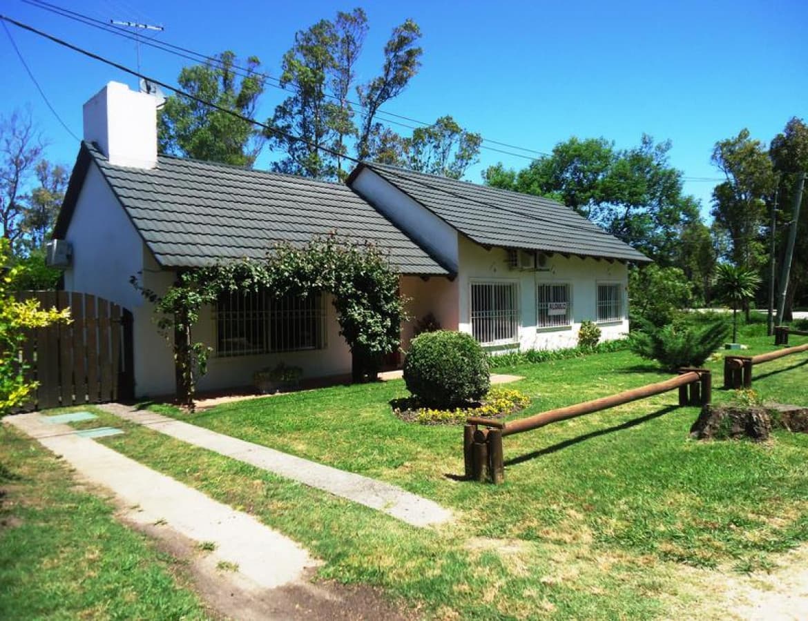 Casa en La Barra Tres Dormitorios con Piscina en Alquiler