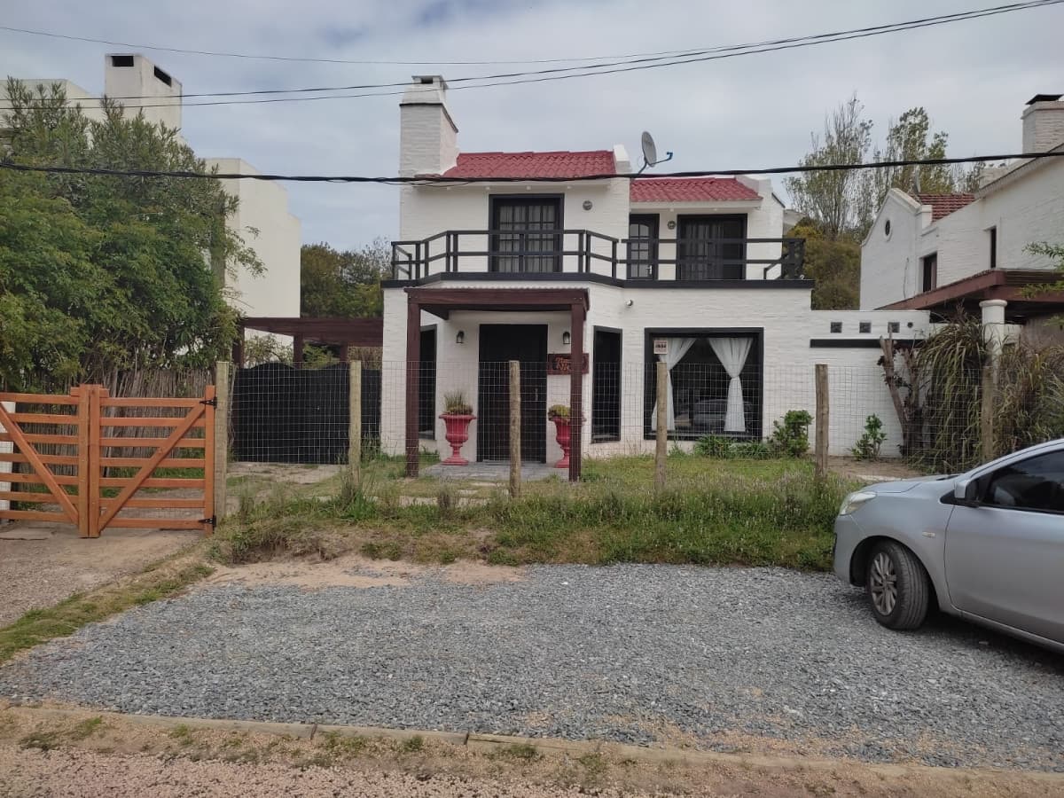 Casa a tres cuadras del centro de La Barra