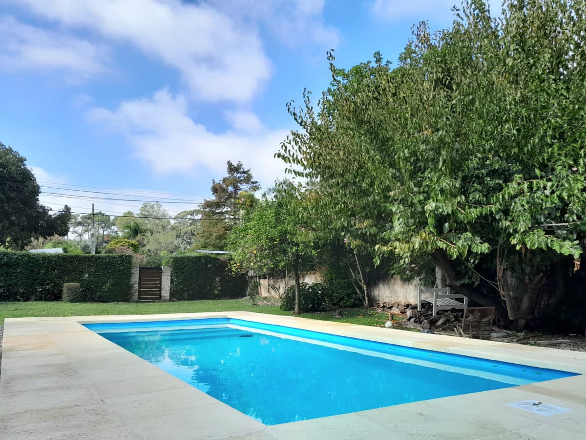 Casa de tres dormitorios en Barrio Pinares, Punta del este en Venta