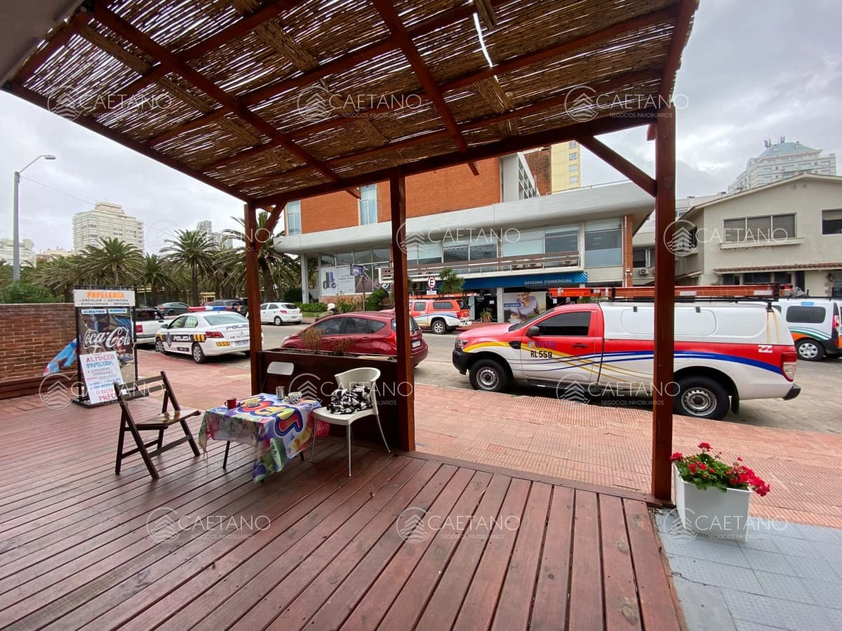 Local Comercial en La Peninsula en Alquiler — foto 3
