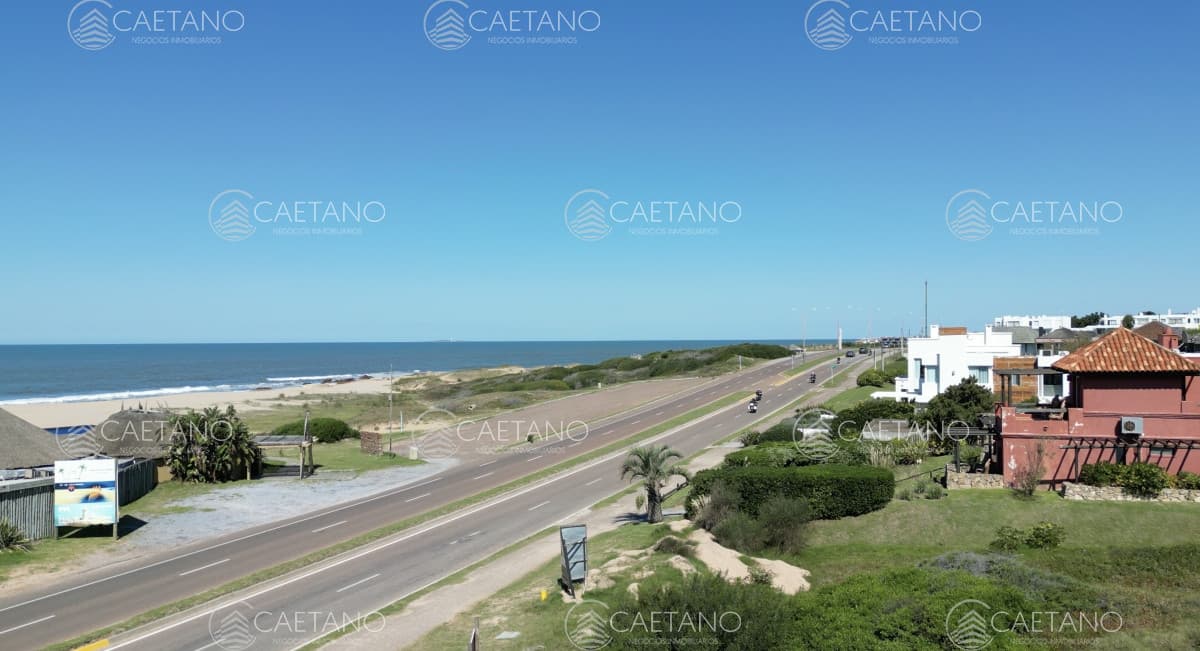 Terreno primera fila en Montoya, La Barra — foto 3
