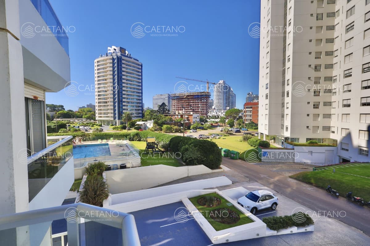 VENTA DE APARTAMENTO 2 DORMITORIOS EN TORRE MARINA II — foto 2