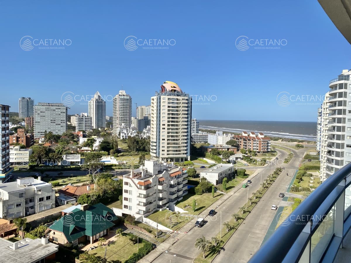 VENTA DE APARTAMENTO DE 3 DORMITORIOS EN EDIFICIO FOREST TOWER PUNTA DEL ESTE — foto 2