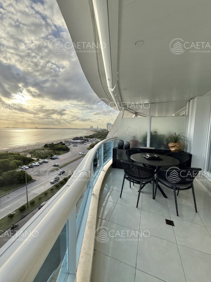 Venta apartamento 3 dormitorios. Playa mansa, Punta del Este. — foto 2