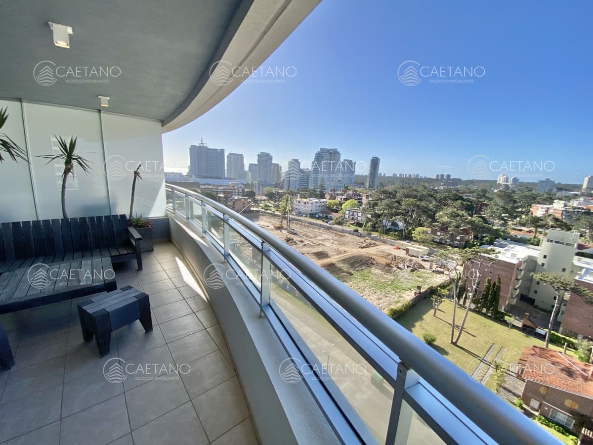 VENTA DE APARTAMENTO DE 3 DORMITORIOS EN EDIFICIO FOREST TOWER PUNTA DEL ESTE