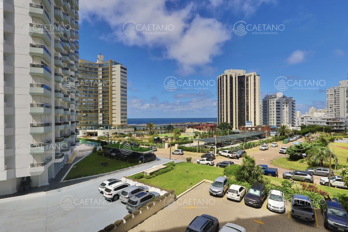 APARTAMENTO DE 2 DORMITORIOS EN VENTA EN TORRE MARINA I — foto 2