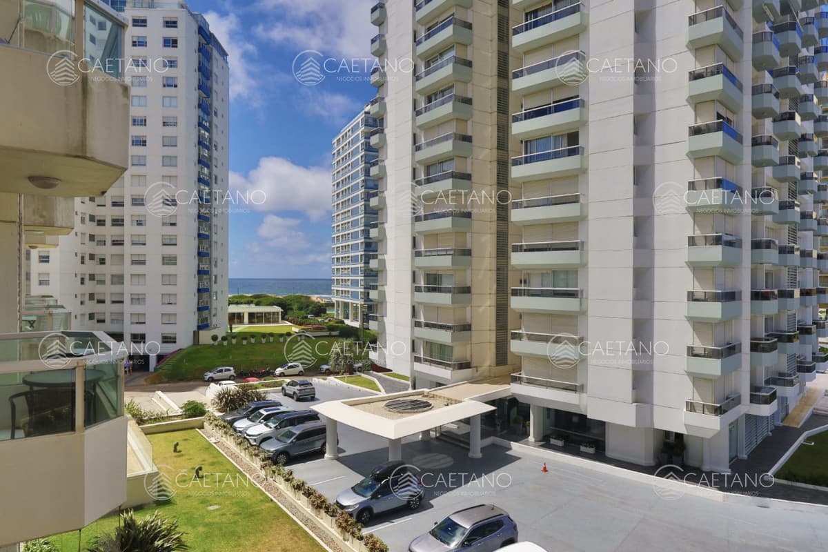 APARTAMENTO DE 2 DORMITORIOS EN VENTA EN TORRE MARINA I — foto 3