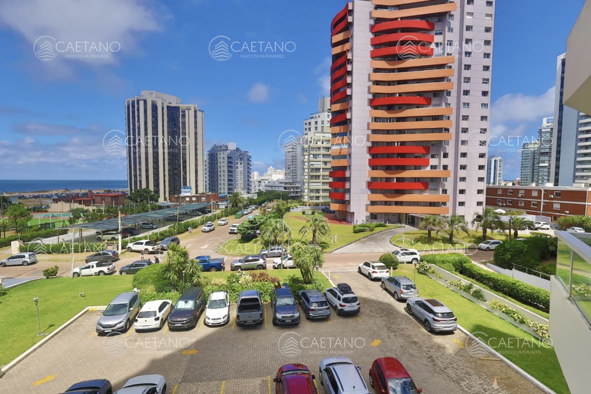APARTAMENTO DE 2 DORMITORIOS EN VENTA EN TORRE MARINA I