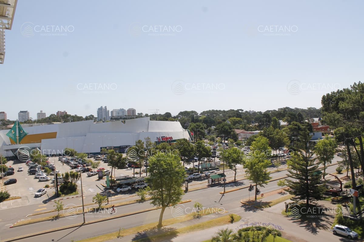 Apartamento en Roosevelt, 2 dormitorios en alquiler anual