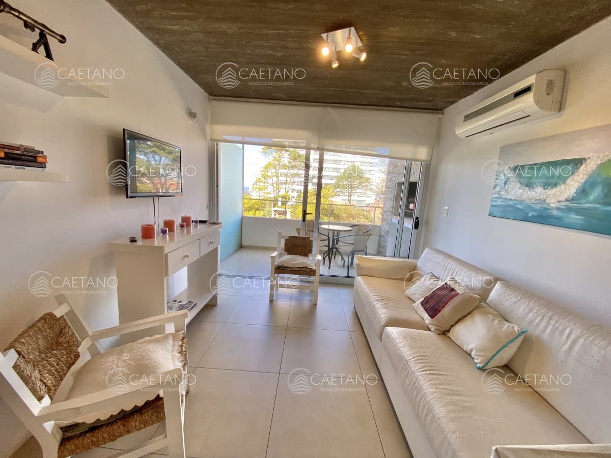 VENTA DE APARTAMENTO DE 2 DORMITORIOS CON PARRILLERO PROPIO EN AIDY GRILL PUNTA DEL ESTE