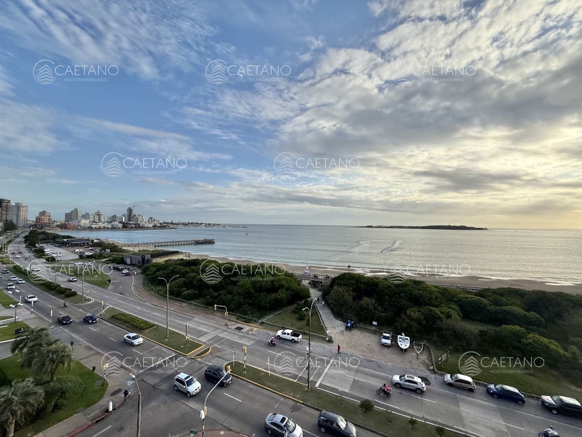 Venta apartamento 3 dormitorios. Playa mansa, Punta del Este.