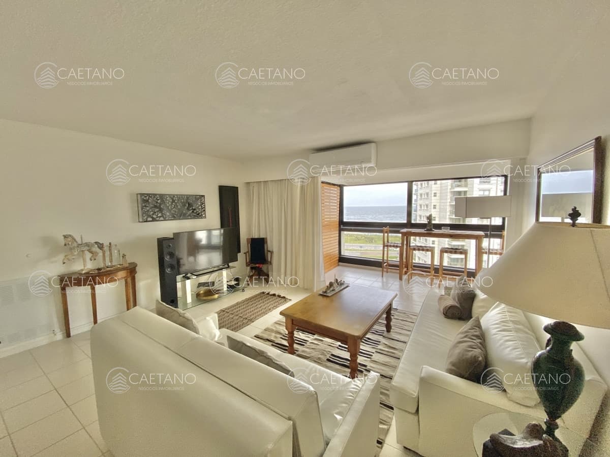 Venta de apartamento de dos dormitorios reciclado