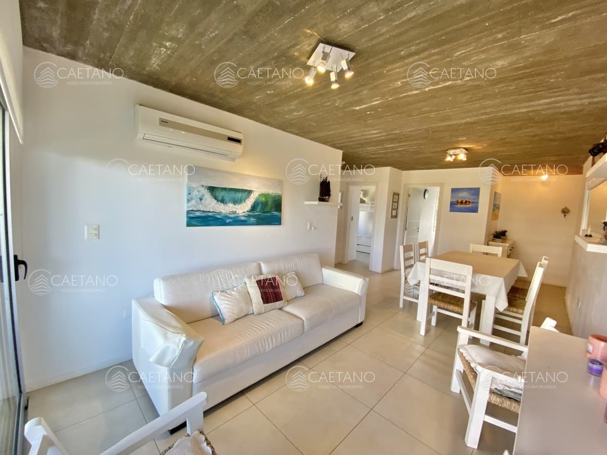 VENTA DE APARTAMENTO DE 2 DORMITORIOS CON PARRILLERO PROPIO EN AIDY GRILL PUNTA DEL ESTE — foto 3