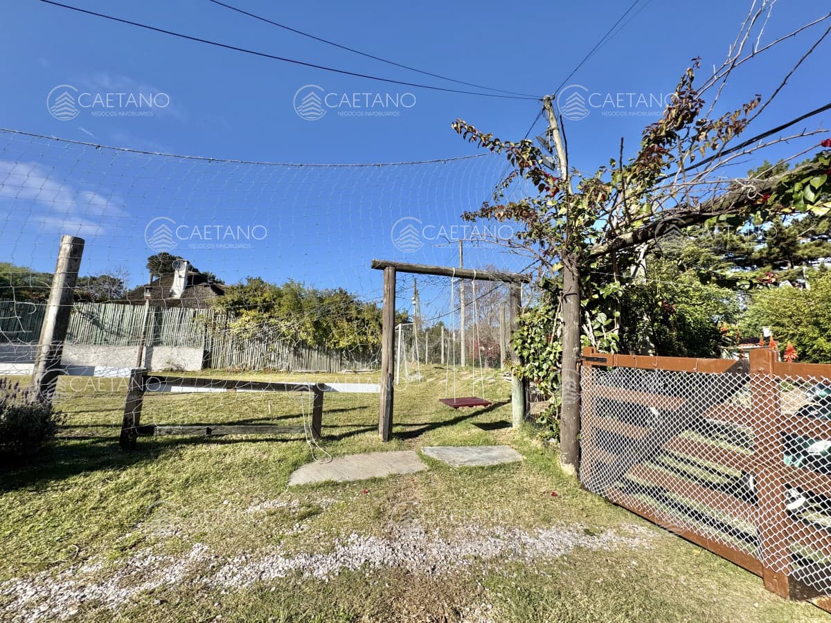 CASA EN VENTA PINARES CON GRAN TERRENO DE 3 DORMITORIOS Y DEPENDENCIA DE SERVICIO — foto 2