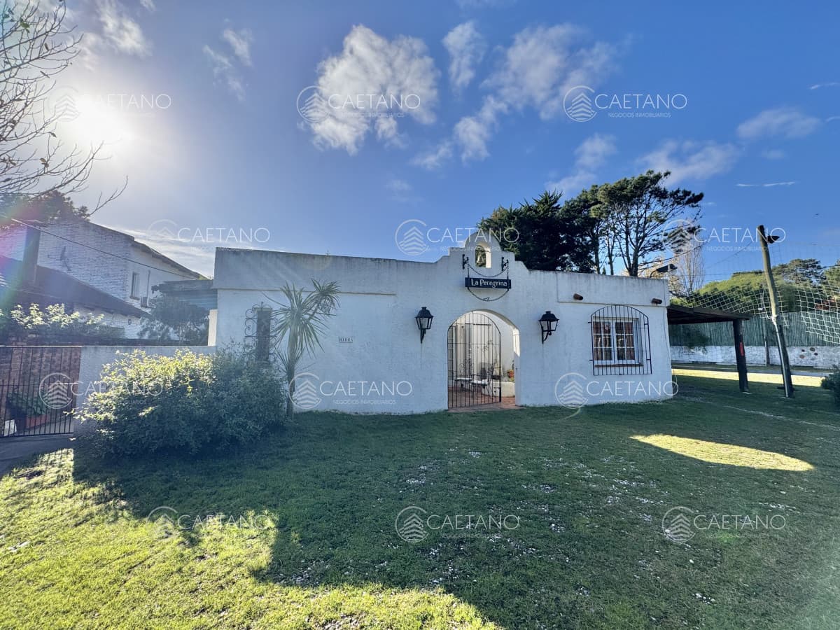 CASA EN VENTA PINARES CON GRAN TERRENO DE 3 DORMITORIOS Y DEPENDENCIA DE SERVICIO