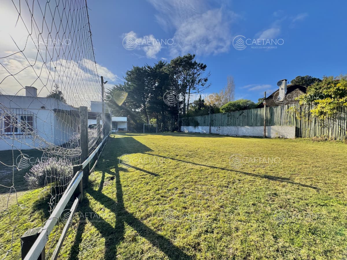CASA EN VENTA PINARES CON GRAN TERRENO DE 3 DORMITORIOS Y DEPENDENCIA DE SERVICIO — foto 3