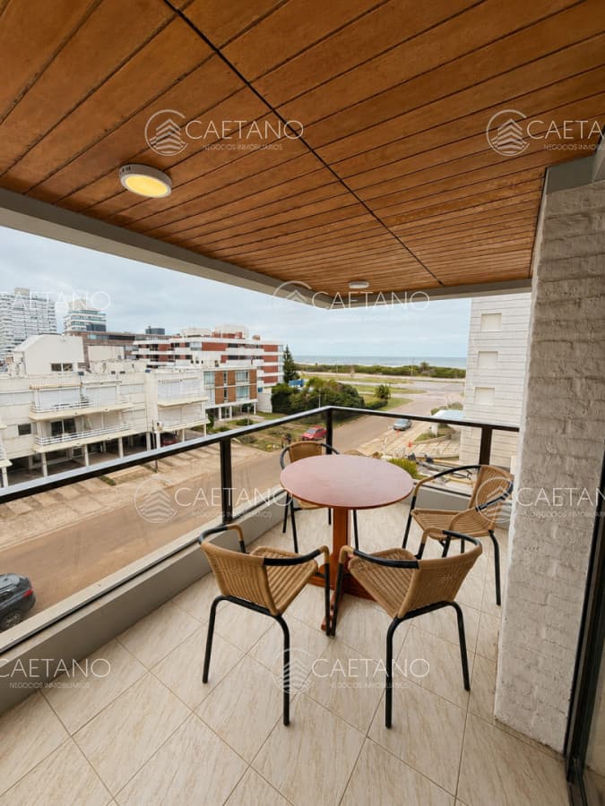 Hermoso apartamento terraza con vista al mar. — foto 2