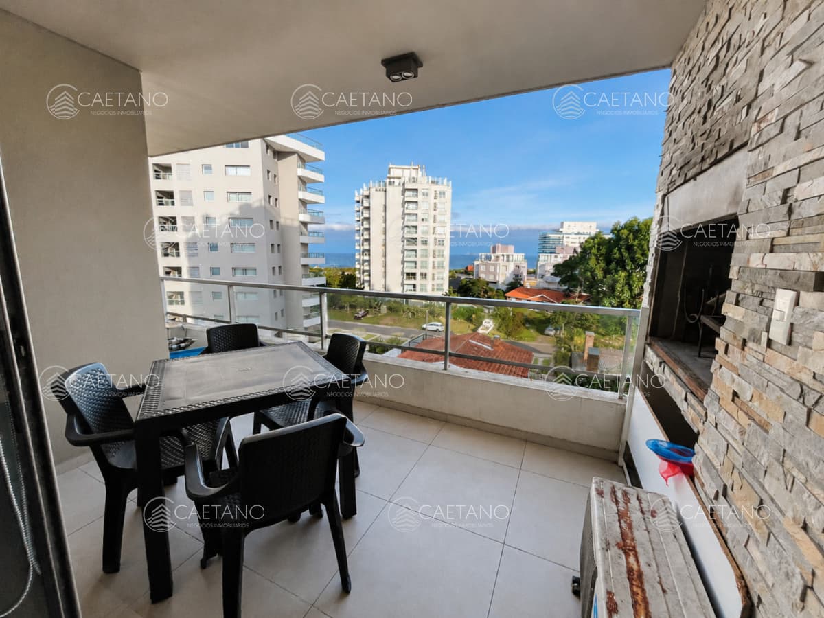 Apartamento moderno con parrillero y excelente distribución