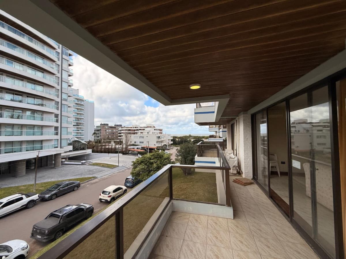 Alquiler anual, temporal apartamento 3 dormitorios playa brava Punta del Este