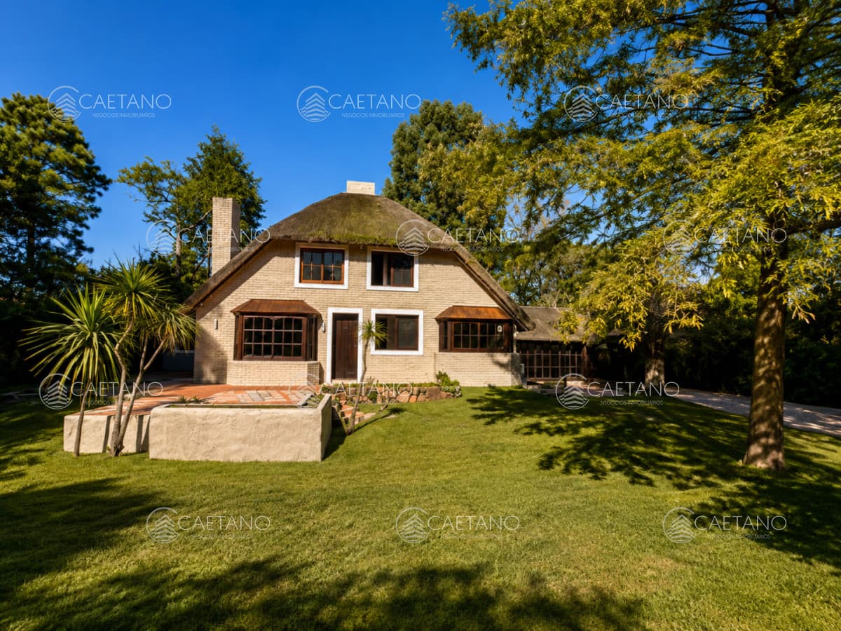 Venta casa 3 dormitorios. Pinares, Punta del Este.