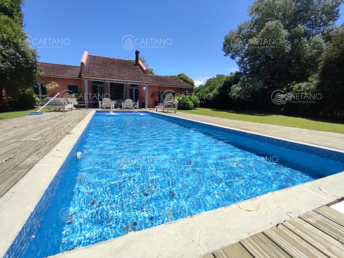 Espectacular casa en alquiler de temporada en La Barra, Punta del Este. REF: 5496