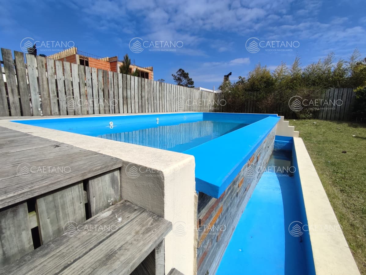 CASA EN LA BARRA CON PISCINA Y PARRILLERO. REF:5412