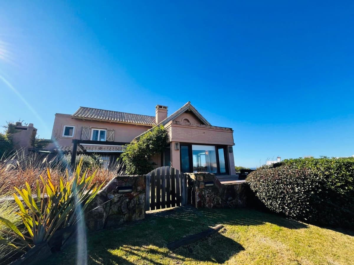 Preciosa casa en Montoya a metros del mar. Muy buenas comodidades con excelente equipamiento