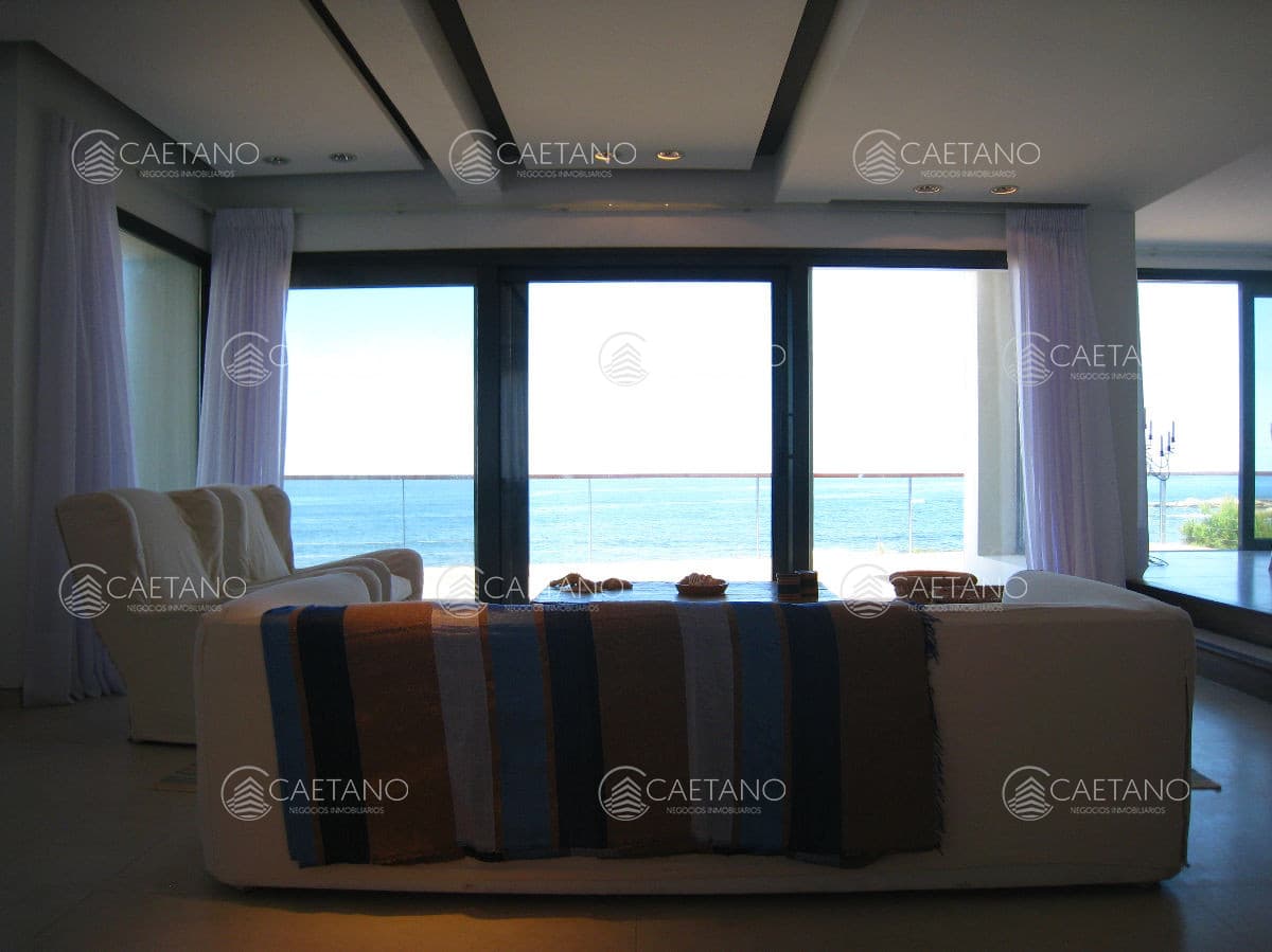 JOSE IGNACIO SOBRE EL MAR 5 SUITES