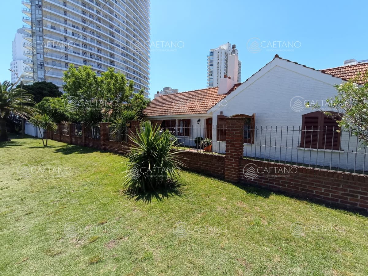 Casa en Mansa a 100 mts del Mar 4 dormitorios — foto 2
