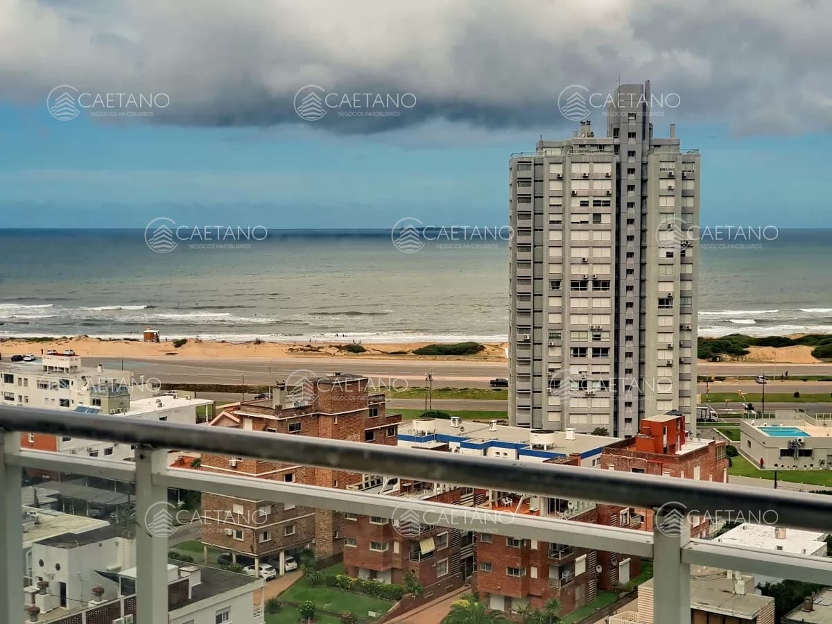 Venta apartamento 3 dormitorios piso alto Punta del Este