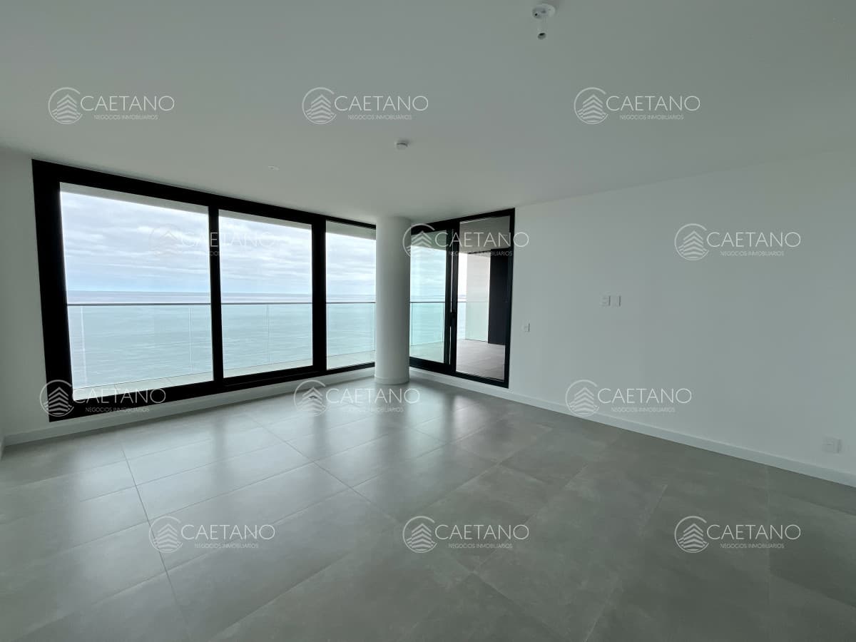 Venta apartamento 2 dormitorios. Playa mansa, Punta del Este. — foto 2