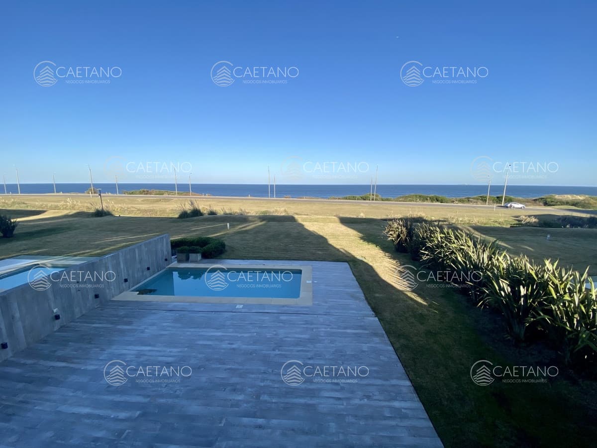Alquiler temporal apartamento 4 dormitorios, playa brava Punta del Este.