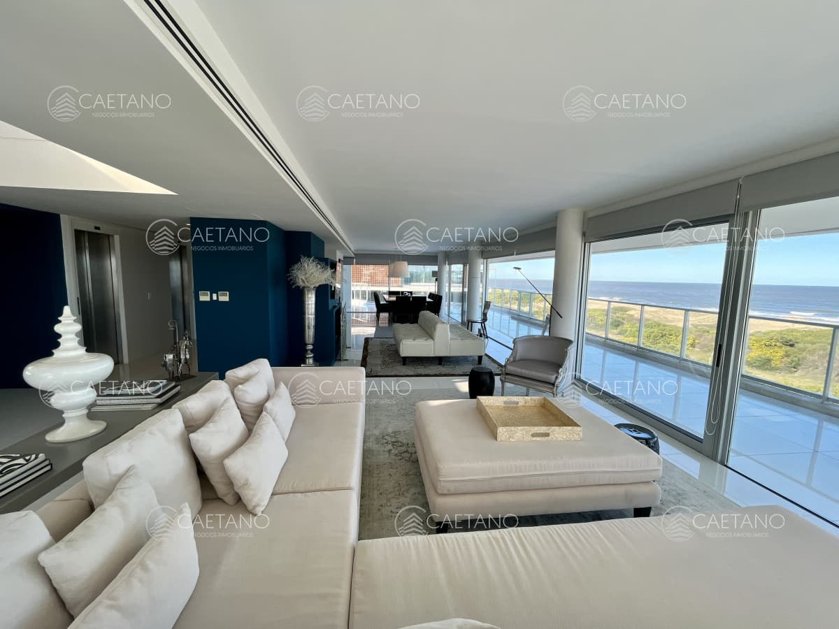 Alquiler anual o temporal apartamento 4 dormitorios. Playa brava, Punta del Este