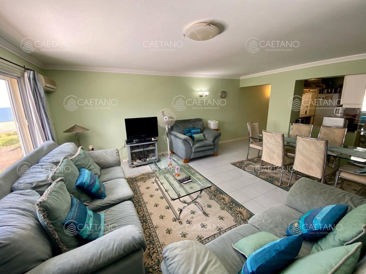Bonito apartamento en Playa Mansa