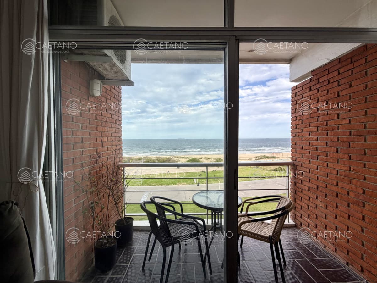 Venta apto. frente al mar — foto 2