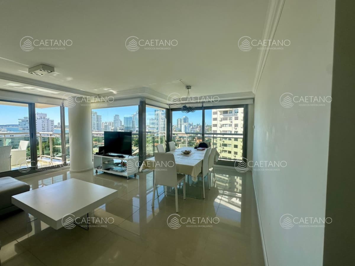 Excelente apartamento en venta en Punta del Este con vista al mar — foto 2