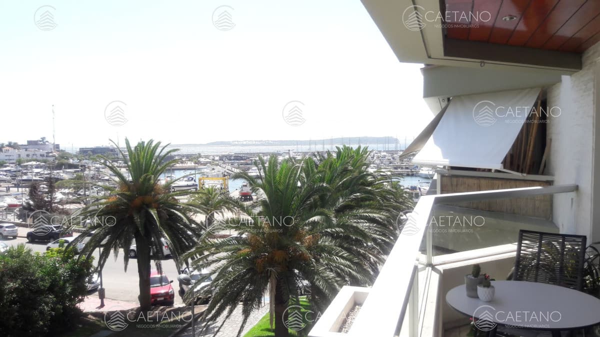Apartamento de 2 dormitorios en venta en Punta del Este