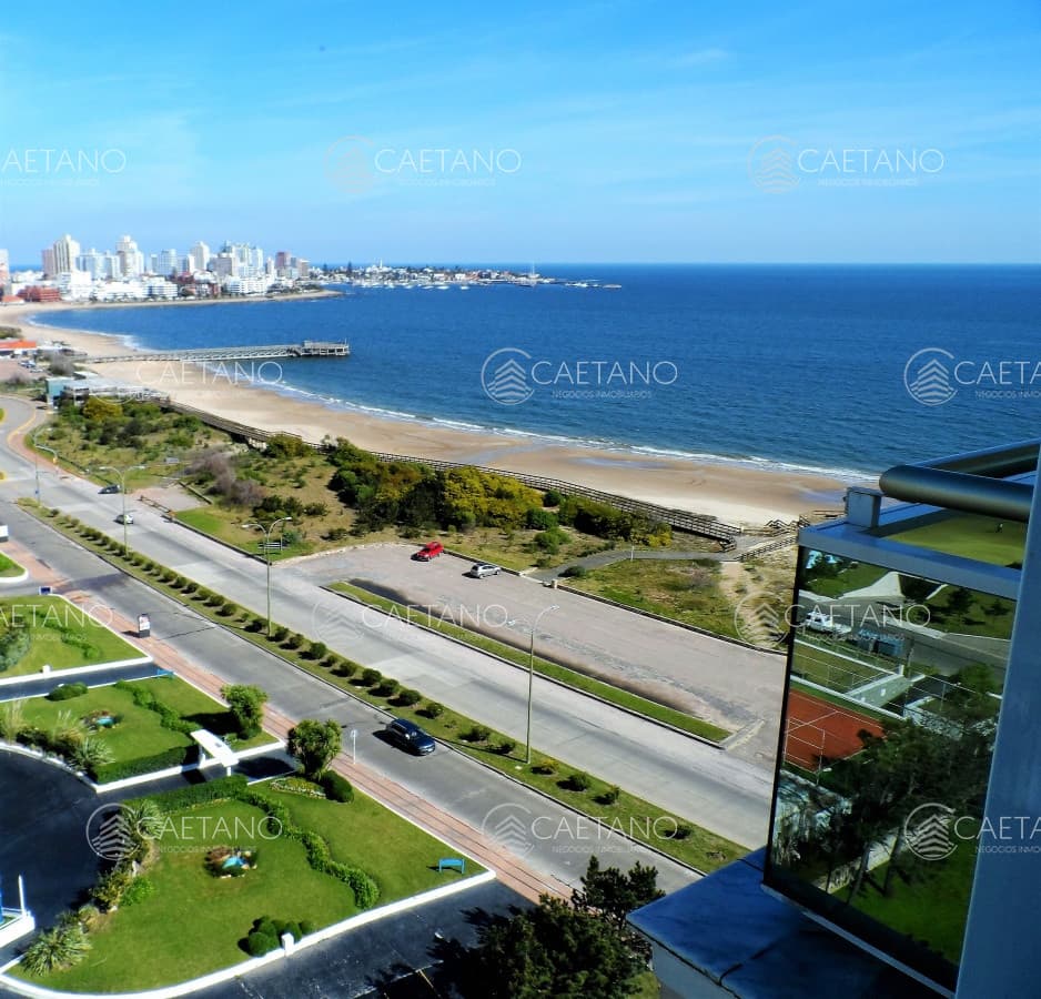 Alquiler anual o temporal apartamento tres dormitorios playa mansa Punta del Este — foto 3