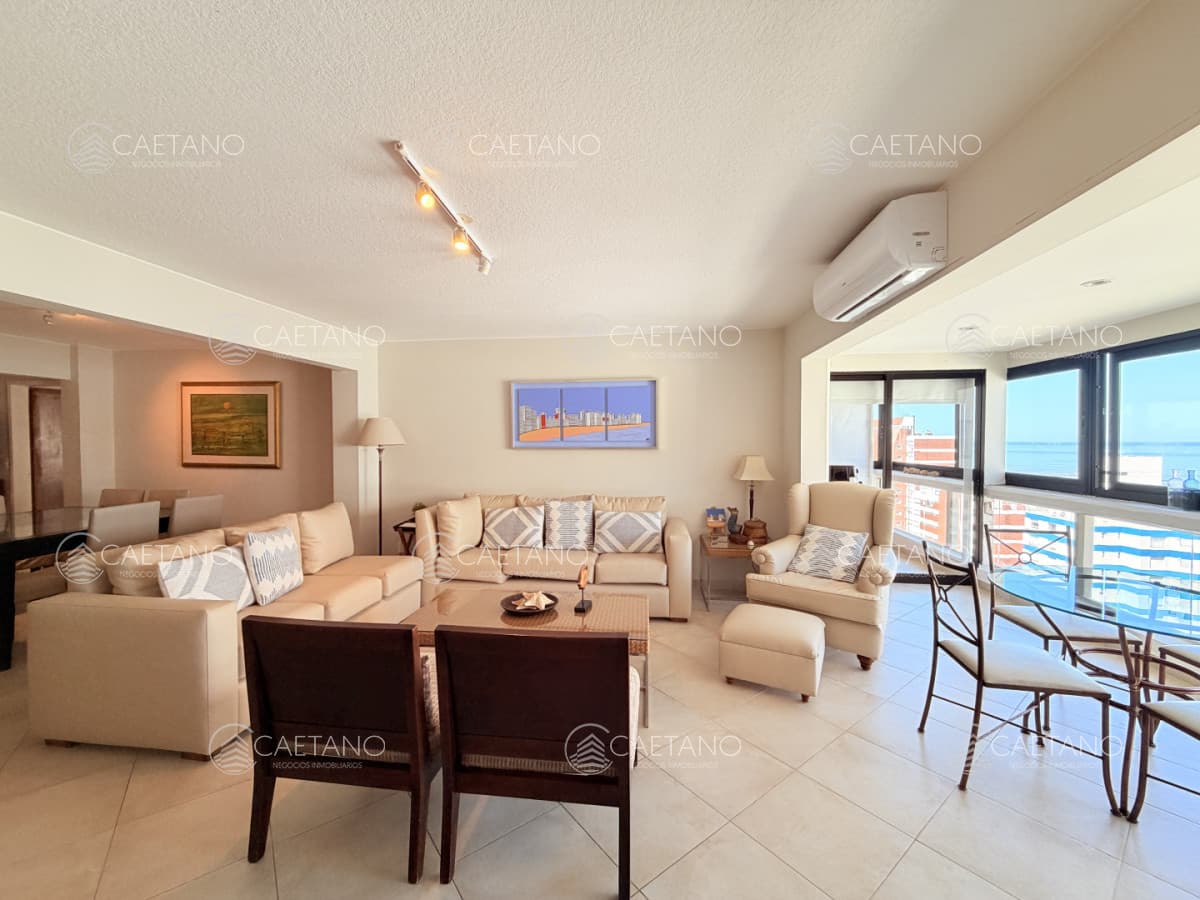 Venta apartamento 4 dormitorios. Playa brava, Punta del Este.