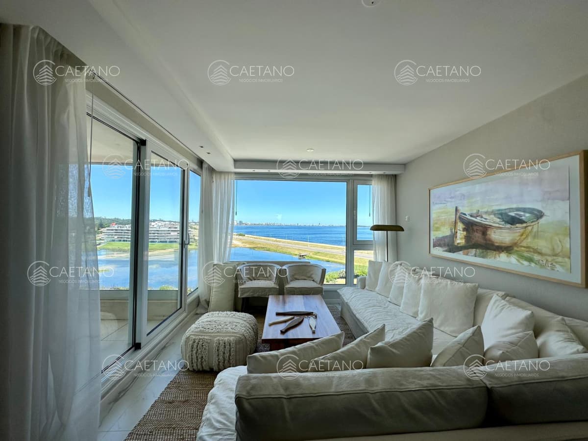Venta apartamento 3 dormitorios. Playa mansa, Punta del Este.